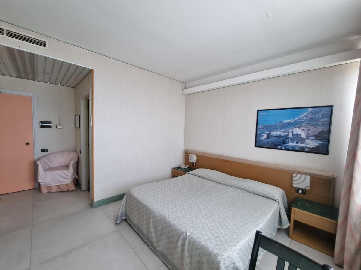 Hotel Thema Rocca San Giovanni Extérieur photo